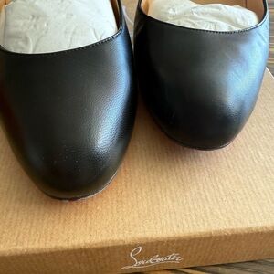 Like new, plus professionally applied sole protectors. Euro 40/US 10.